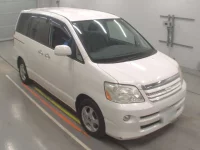 Toyota NOAH лот № 10641 оценка 3.5  с аукциона в Японии 4