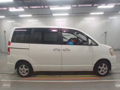 Toyota NOAH  с аукциона в Японии