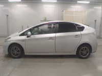 Toyota PRIUS PHV лот № 10680 оценка 3.5  с аукциона в Японии 3
