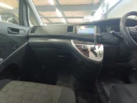 Toyota ISIS лот № 10676 оценка 3.5  с аукциона в Японии 8