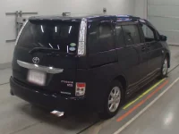 Toyota ISIS лот № 10676 оценка 3.5  с аукциона в Японии 1