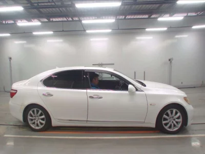 Lexus LS  с аукциона в Японии