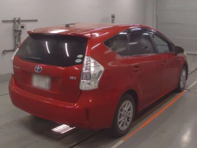 Toyota PRIUS ALPHA  с аукциона в Японии