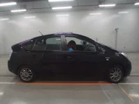 Toyota Prius лот № 10655 оценка 4  с аукциона в Японии 2