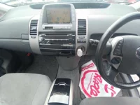 Toyota Prius лот № 10655 оценка 4  с аукциона в Японии 8