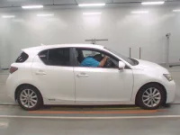 Lexus CT лот № 10707 оценка 3.5  с аукциона в Японии 2