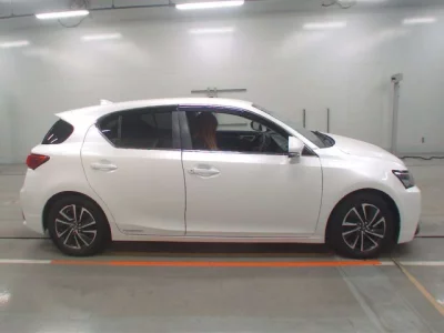 Lexus CT  с аукциона в Японии