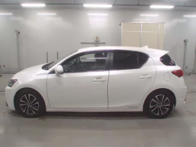 Lexus CT  с аукциона в Японии