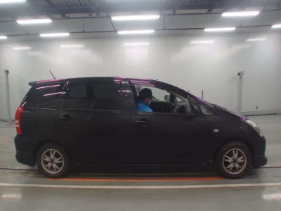 Toyota WISH  с аукциона в Японии