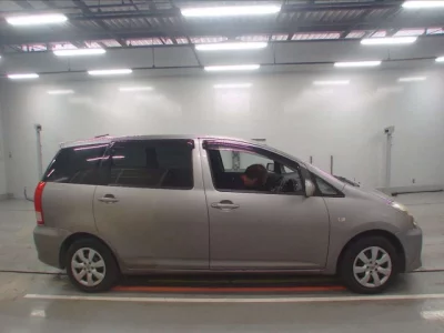 Toyota WISH  с аукциона в Японии