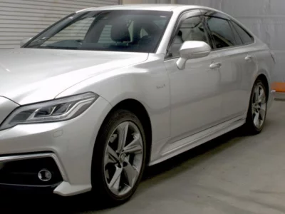 Toyota CROWN  с аукциона в Японии