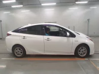 Toyota Prius лот № 31307 оценка 3.5  с аукциона в Японии 2