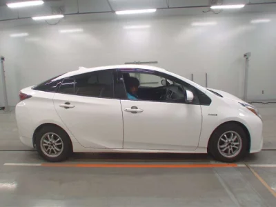 Toyota Prius  с аукциона в Японии