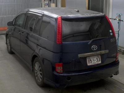 Toyota ISIS  с аукциона в Японии