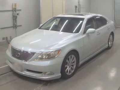 Lexus LS  с аукциона в Японии