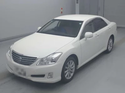 Toyota CROWN  с аукциона в Японии