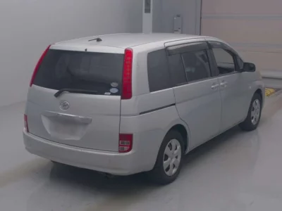 Toyota ISIS  с аукциона в Японии