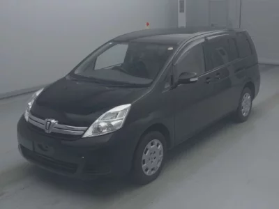 Toyota ISIS  с аукциона в Японии