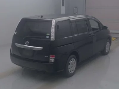 Toyota ISIS  с аукциона в Японии