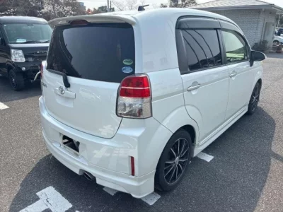 Toyota SPADE  с аукциона в Японии