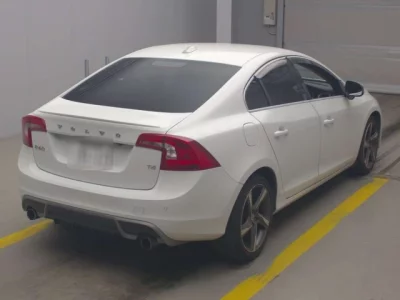 Volvo S60  с аукциона в Японии