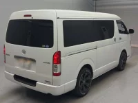 Toyota HIACE VAN лот № 62001 оценка 4  с аукциона в Японии 1