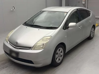 Toyota Prius  с аукциона в Японии