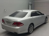 Toyota CROWN лот № 4073 оценка R  с аукциона в Японии 1