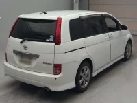 Toyota ISIS лот № 6053 оценка 4  с аукциона в Японии 1