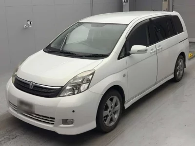 Toyota ISIS  с аукциона в Японии