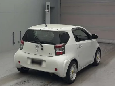 Toyota IQ  с аукциона в Японии