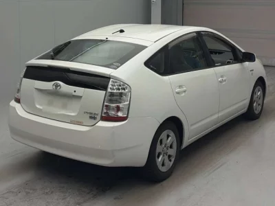 Toyota Prius  с аукциона в Японии