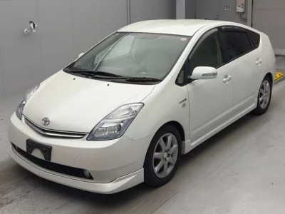 Toyota Prius  с аукциона в Японии