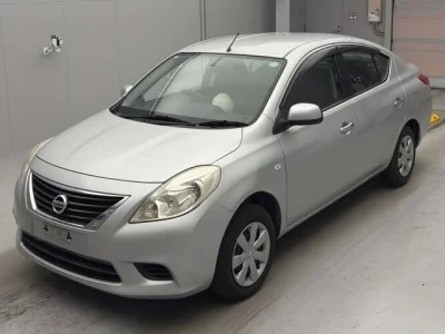 Nissan LATIO  с аукциона в Японии