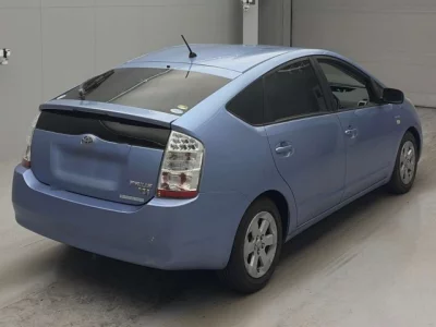 Toyota Prius  с аукциона в Японии