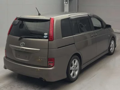 Toyota ISIS  с аукциона в Японии