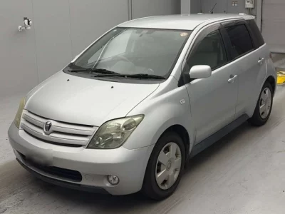 Toyota IST  с аукциона в Японии