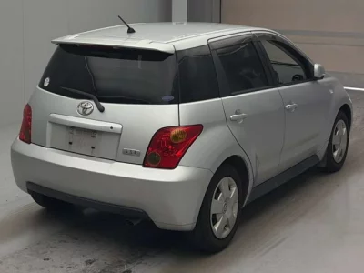 Toyota IST  с аукциона в Японии