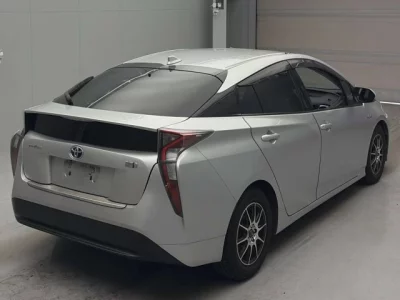 Toyota Prius  с аукциона в Японии