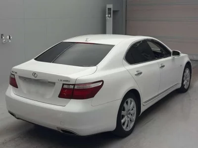 Lexus LS  с аукциона в Японии