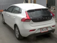 Volvo V40 лот № 1360 оценка 4  с аукциона в Японии 1