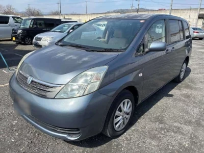 Toyota ISIS  с аукциона в Японии