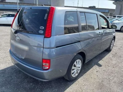 Toyota ISIS  с аукциона в Японии