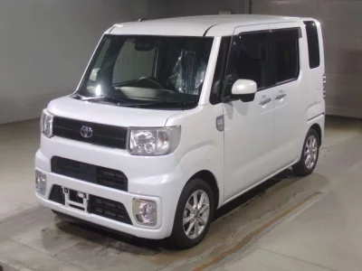 Toyota Pixis Mega