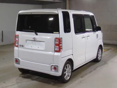 Toyota Pixis Mega