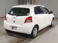 Toyota VITZ лот № 7061 оценка 3.5  с аукциона в Японии 1