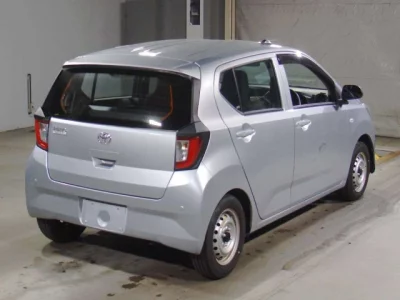 Toyota PIXIS EPOCH  с аукциона в Японии