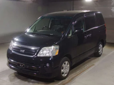 Toyota NOAH  с аукциона в Японии