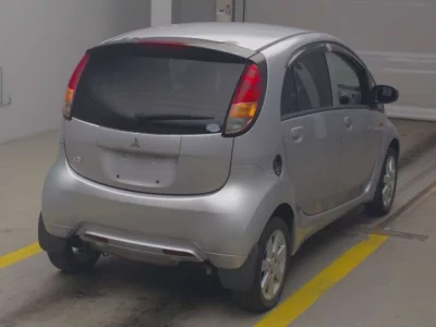 Mitsubishi i