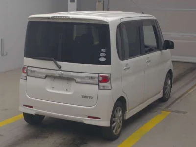 Daihatsu TANTO  с аукциона в Японии